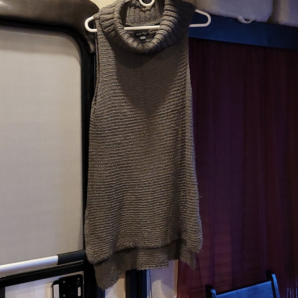 Sweater vest